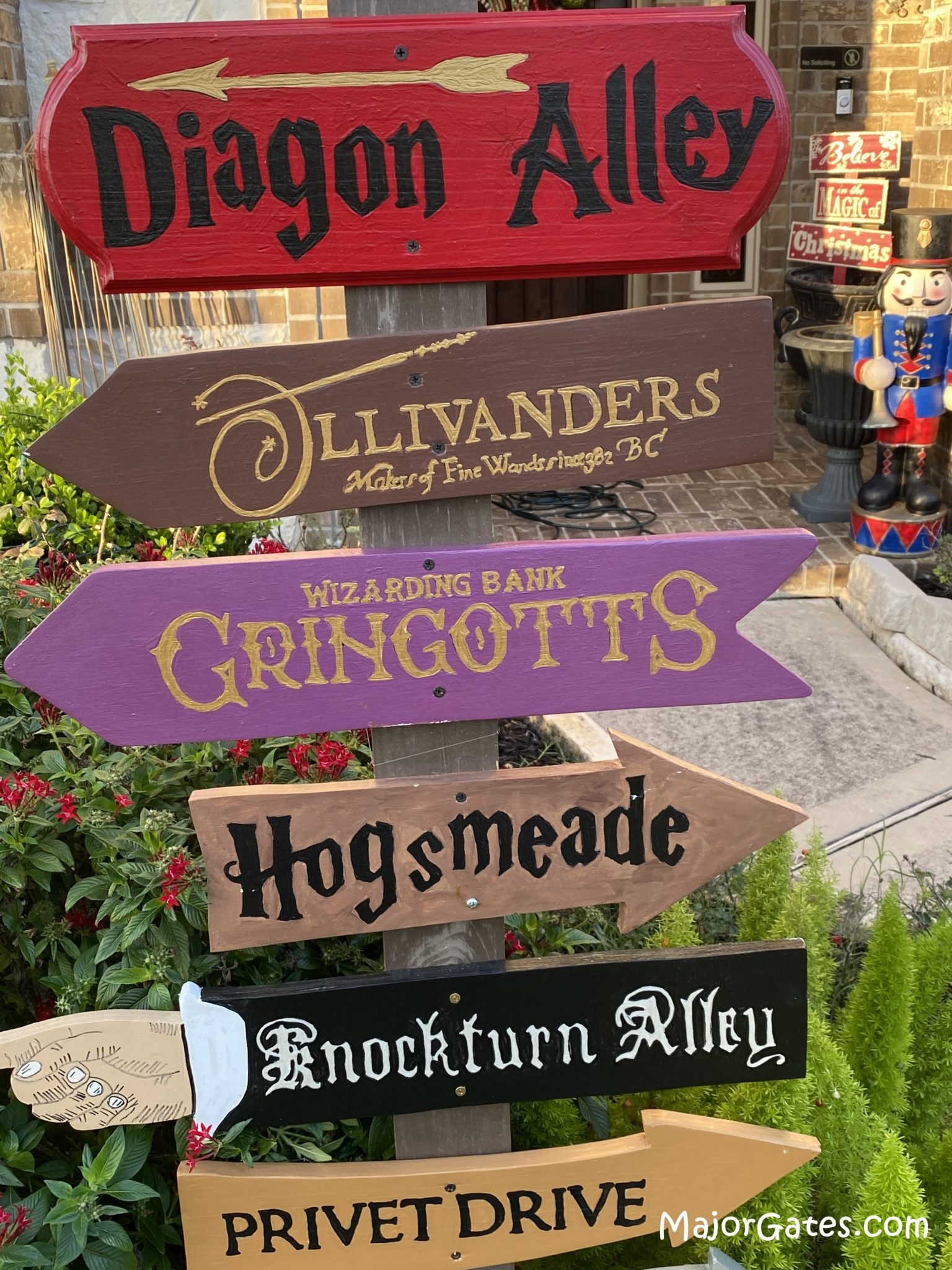 Harry Potter Directional Sign Major Gates